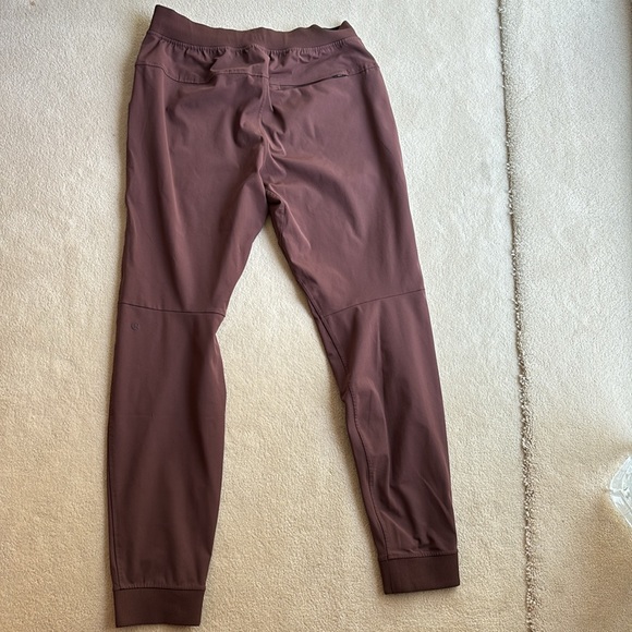 Lululemon ABC Jogger - Picture 2 of 5